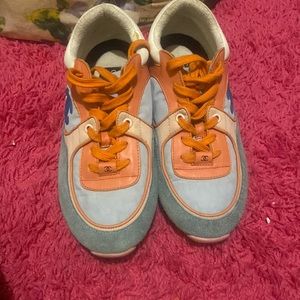 Chanel gym shoe size 40 runs small (9) in women
